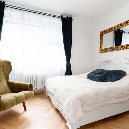 Kingdom Of 3 Roses Apartment Praha Bagian luar foto