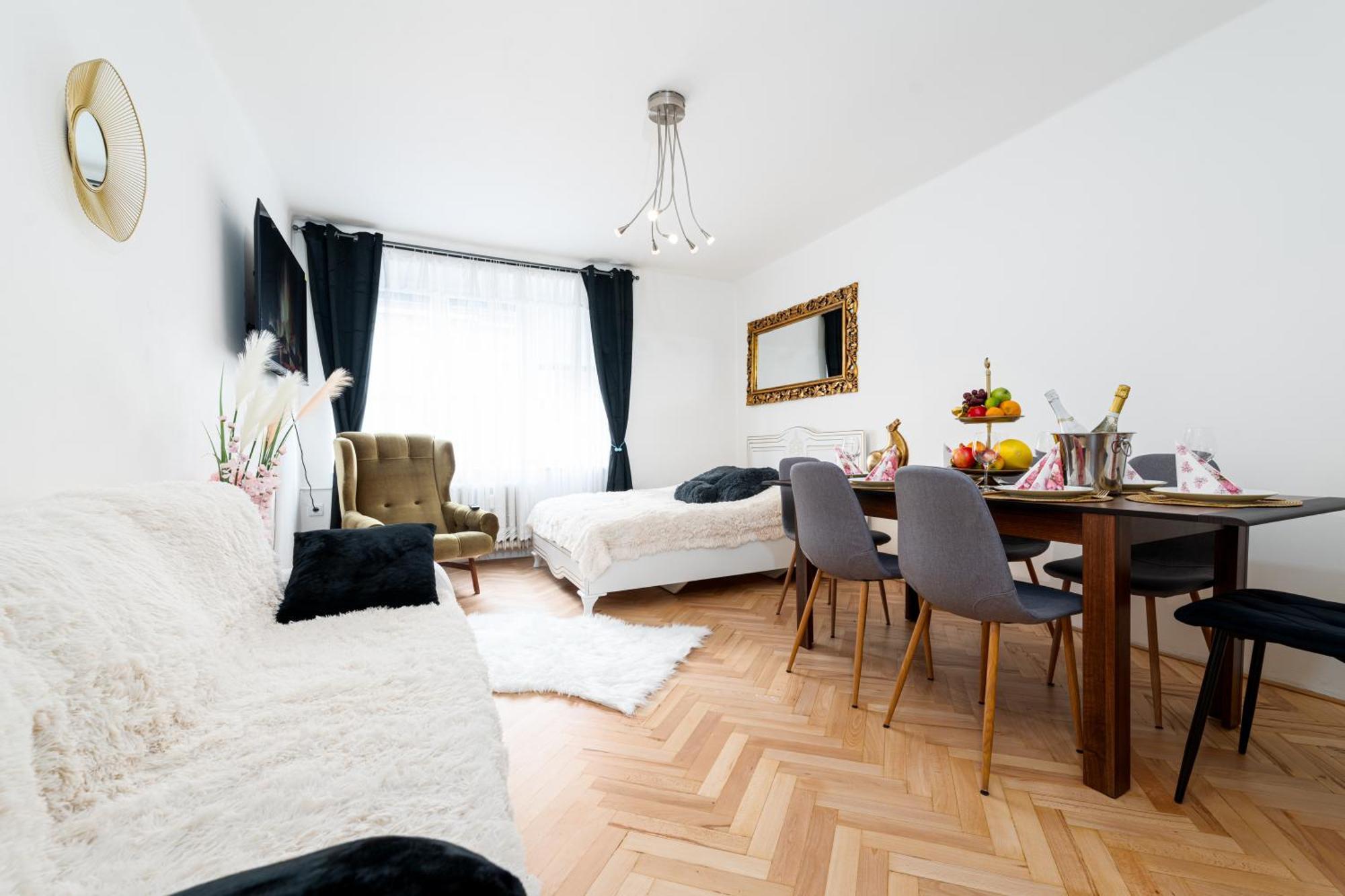 Kingdom Of 3 Roses Apartment Praha Bagian luar foto
