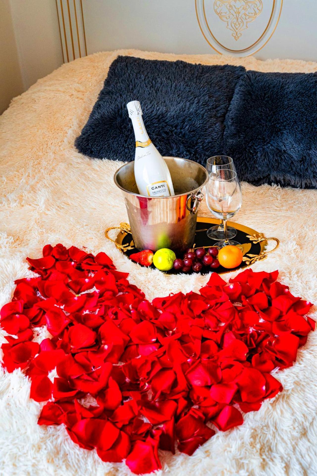 Kingdom Of 3 Roses Apartment Praha Bagian luar foto